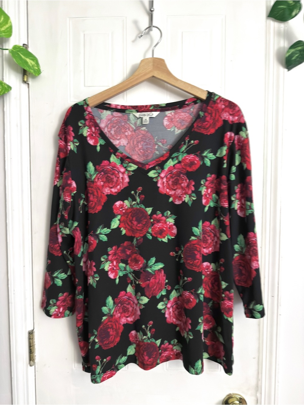 The Pioneer Woman Black V-Neck Long Sleeve Top with Red Rose Print